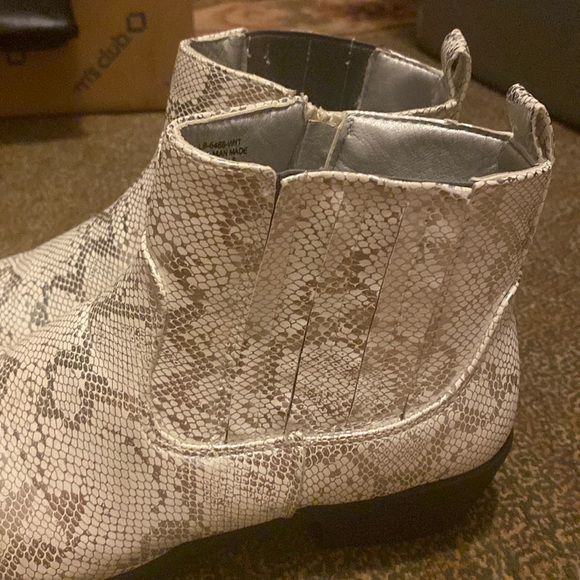Ashley Blue metallic snake print boots edgy modern casual trendy sz 7 - Picture 5 of 8